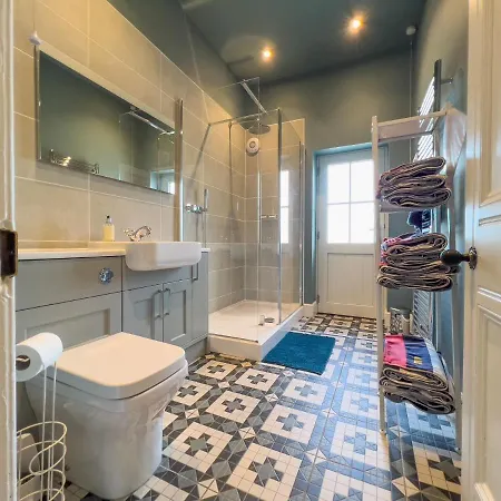 High House, In A Rural Setting With Countryside Views, Garden With Bbq & Hot Tub Nyaraló *