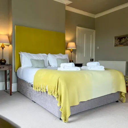 High House, In A Rural Setting With Countryside Views, Garden With Bbq & Hot Tub