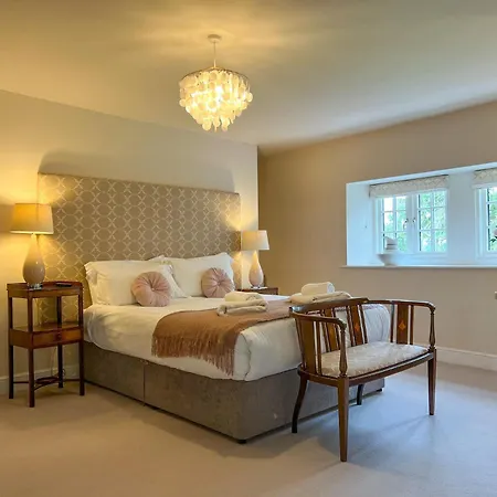 High House, In A Rural Setting With Countryside Views, Garden With Bbq & Hot Tub *