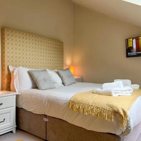 High House, In A Rural Setting With Countryside Views, Garden With Bbq & Hot Tub