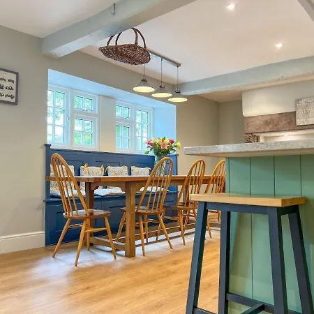 Holiday home High House, In A Rural Setting With Countryside Views, Garden With Bbq & Hot Tub *