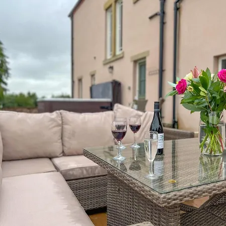 High House, In A Rural Setting With Countryside Views, Garden With Bbq & Hot Tub * Southwaite