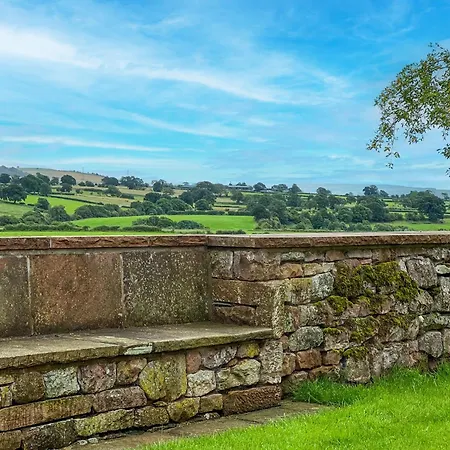 Holiday home High House, In A Rural Setting With Countryside Views, Garden With Bbq & Hot Tub *