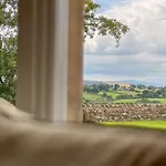 High House, In A Rural Setting With Countryside Views, Garden With Bbq & Hot Tub