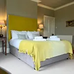 High House, In A Rural Setting With Countryside Views, Garden With Bbq & Hot Tub