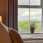 High House, In A Rural Setting With Countryside Views, Garden With Bbq & Hot Tub *