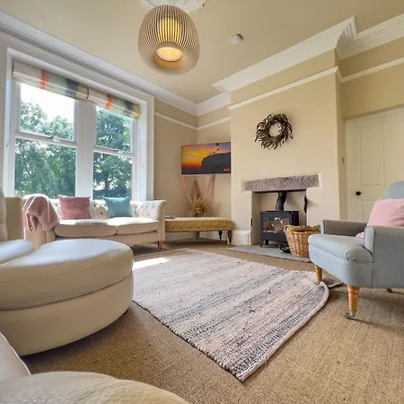 High House, In A Rural Setting With Countryside Views, Garden With Bbq & Hot Tub Feriehus *